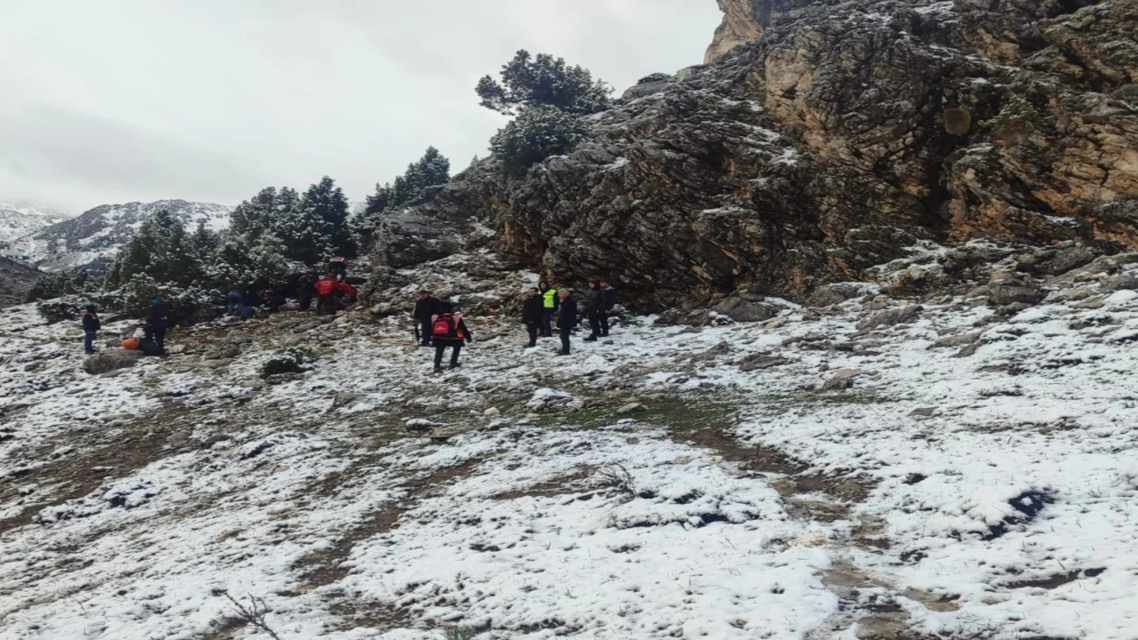 Kahramanmaraşta kayalıklardan düşen bir kişi hayatını kaybetti