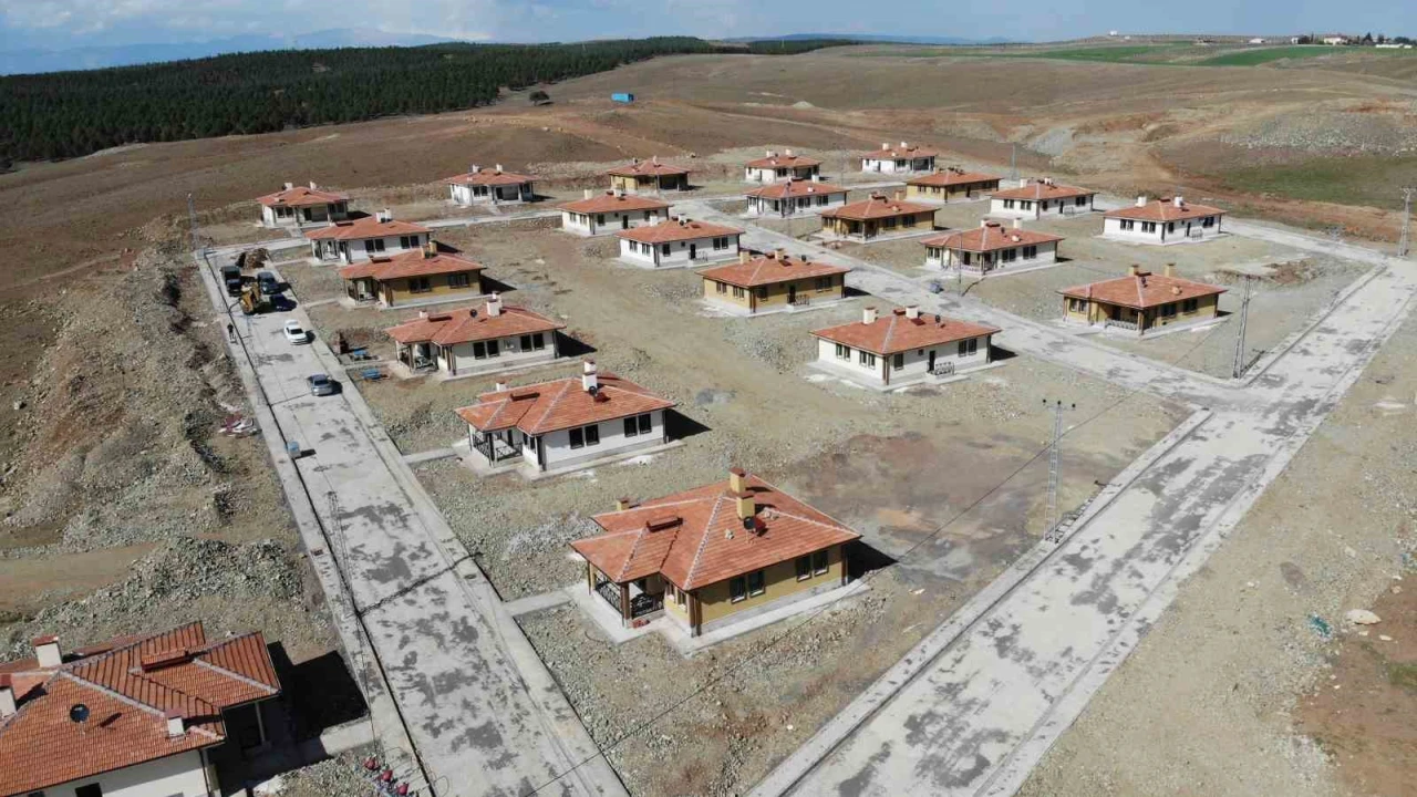 Kahramanmaraşta köy evleri depremzedelerin yeni yuvası oluyor
