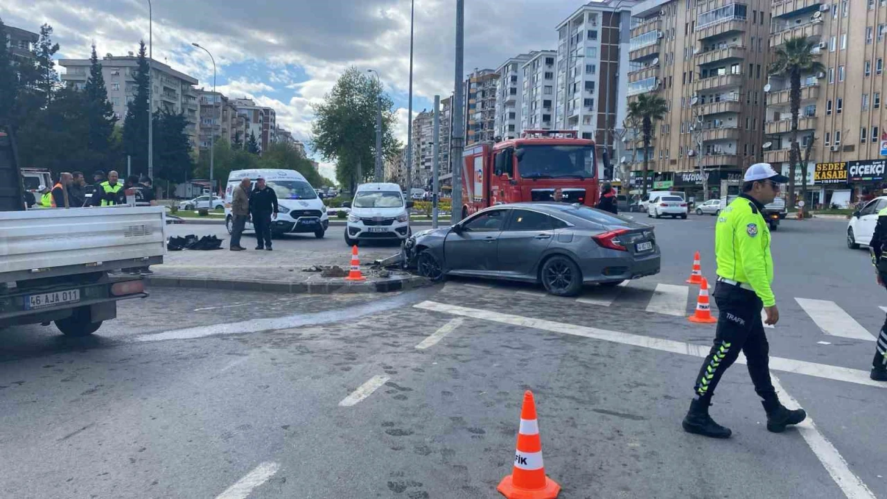 Kahramanmaraşta otomobil yayalara çarptı: 5 yaralı