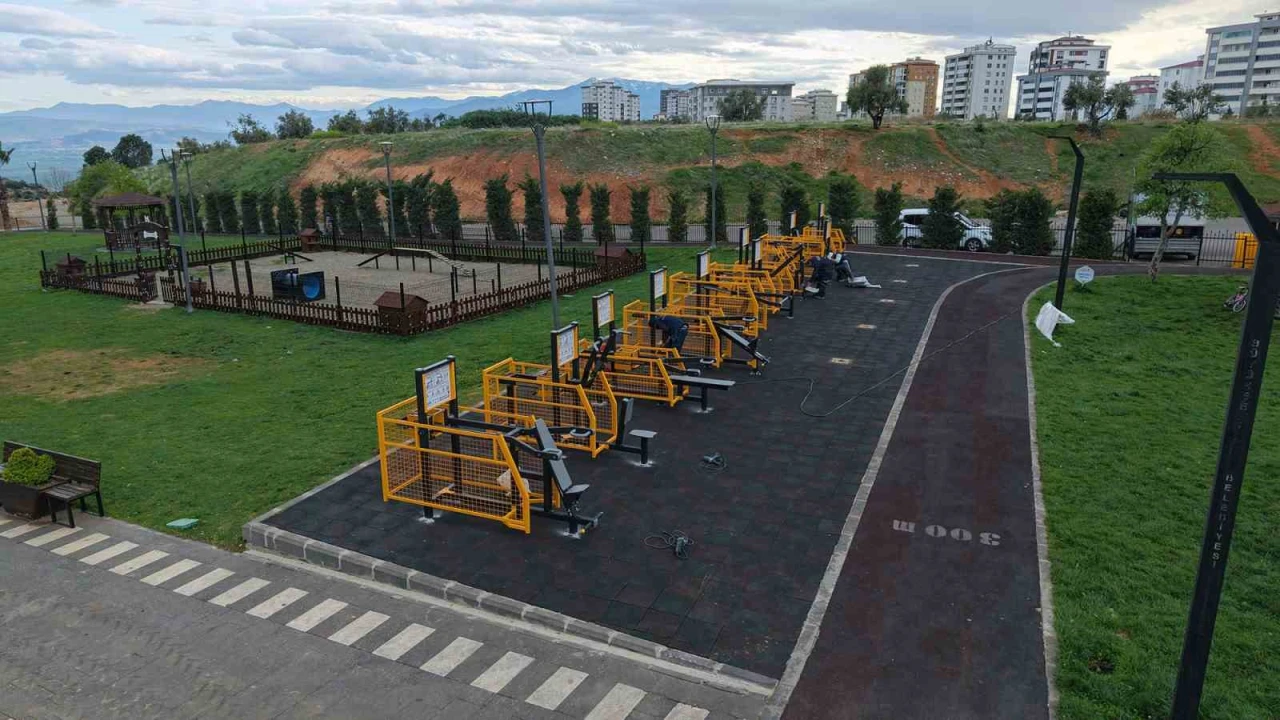 Kahramanmaraşta yeşil alanlara spor ekipmanları yerleştirildi