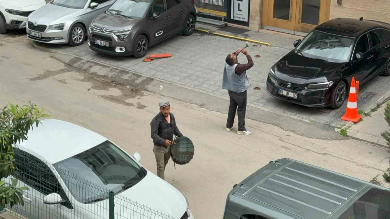 Karnavalı fırsatı bilen davul ve zurnacılar tepki çekiyor