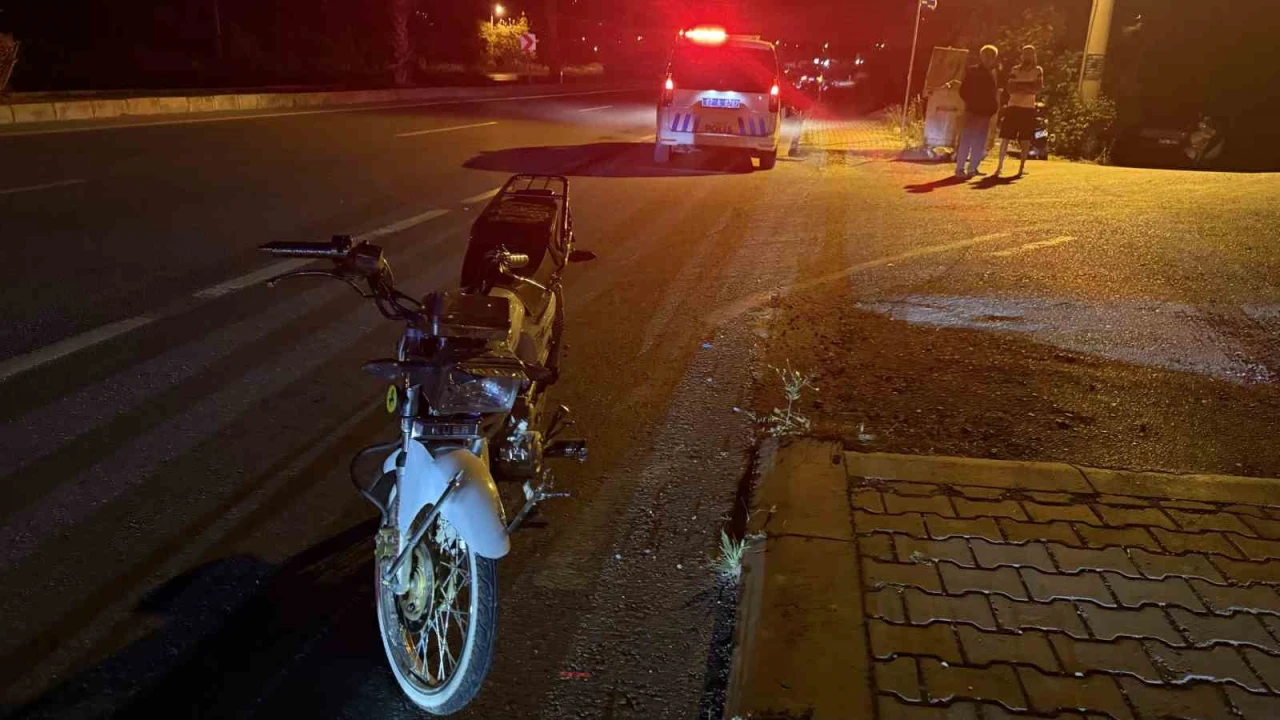 Kaza yaptı, motosikleti bırakıp kaçtı