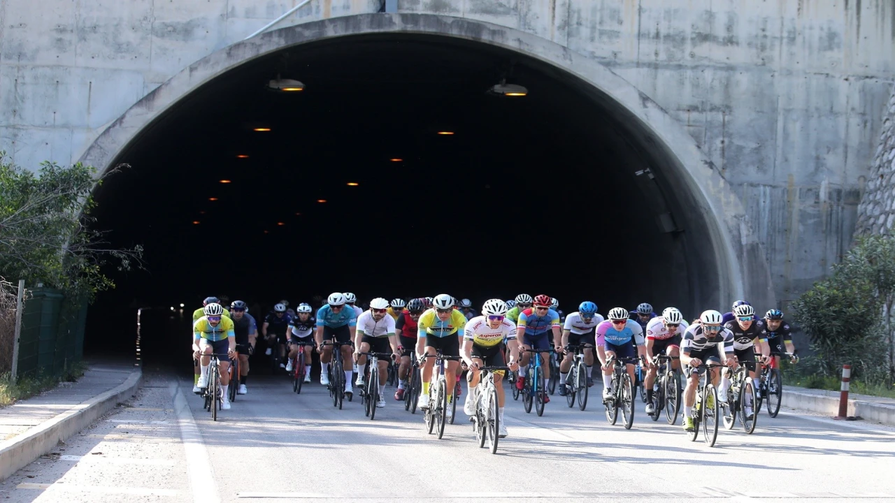 Kemerde pedallar dostluk için döndü