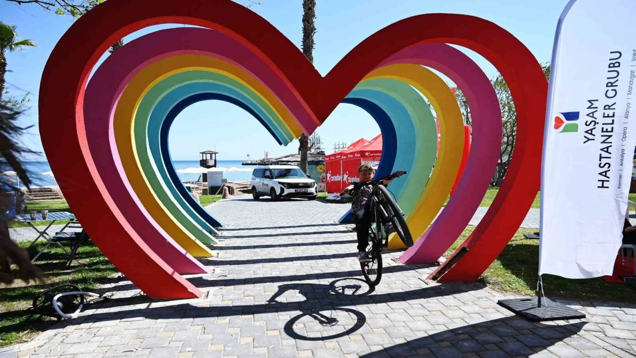 Kemerde bisiklet coşkusu sürüyor