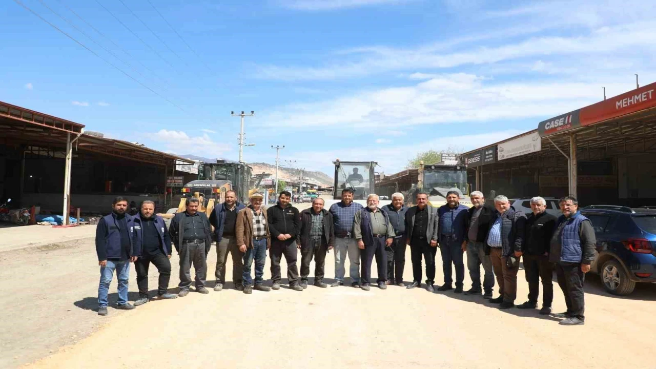 HBB Kırıkhanda sanayi sitesinde yolları asfaltladı