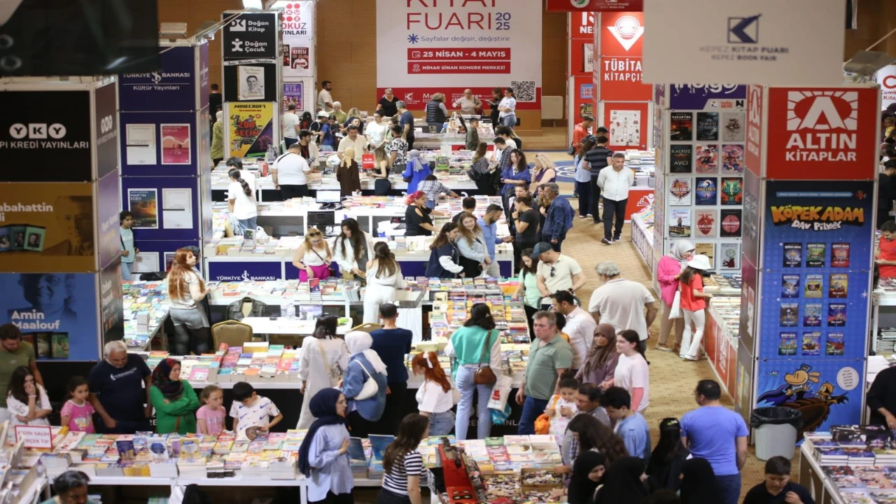 Kitap tutkunları Kepez Kitap Fuarına akın etti