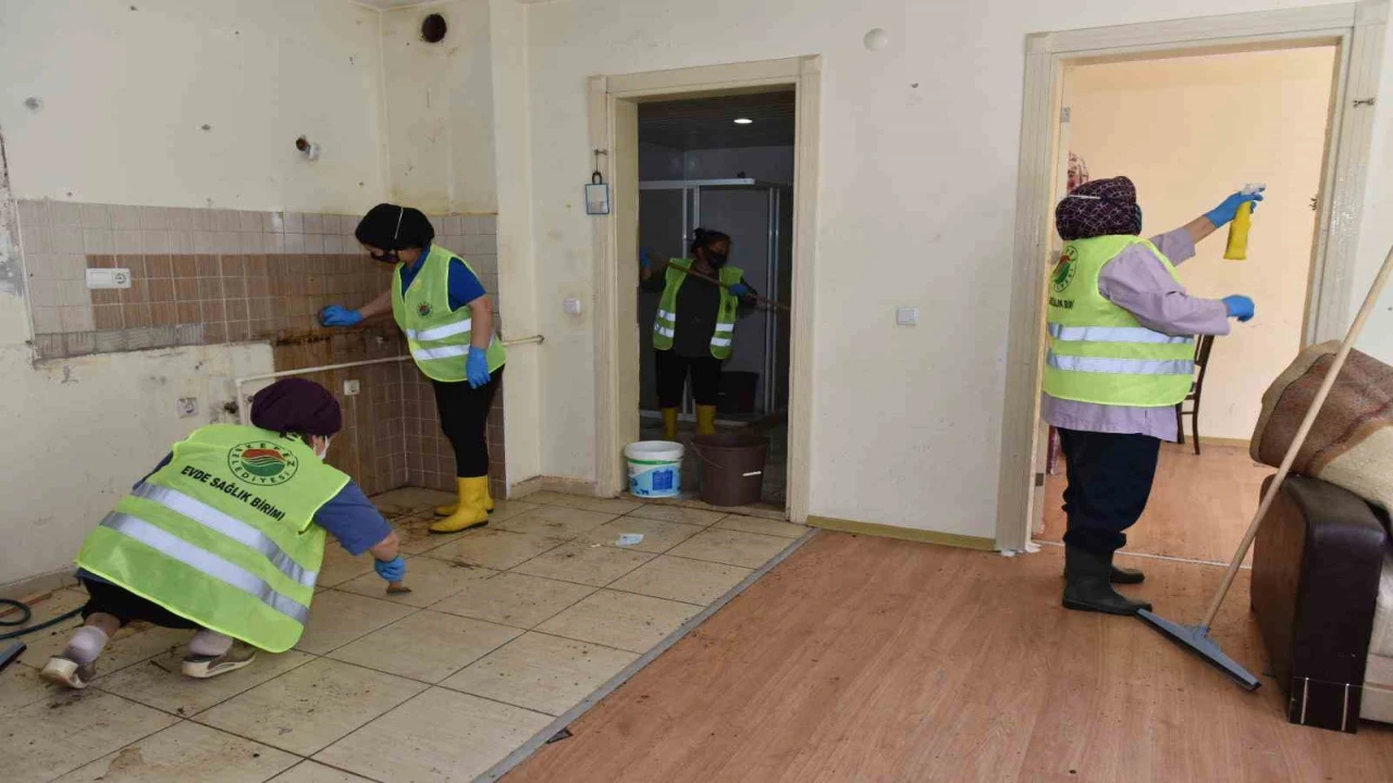 Komşuları yardım istedi tekerlekli sandalyedeki adamın yardımına Kepez Belediyesi koştu