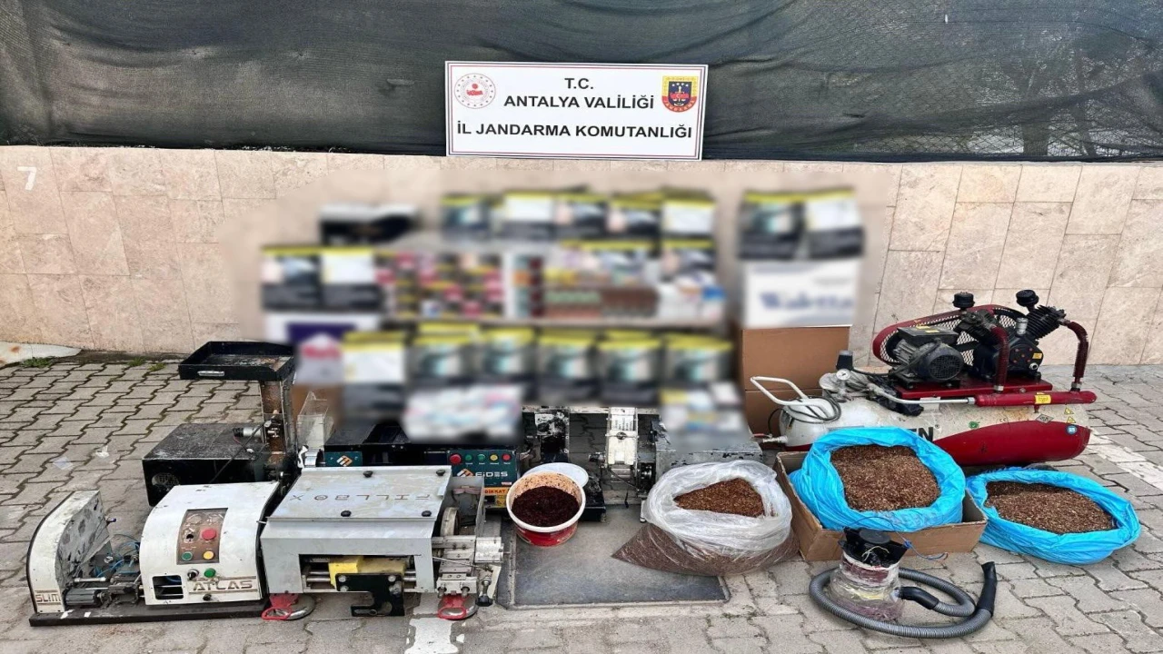 Korkutelinde kaçak tütün imalathanesine jandarma baskını