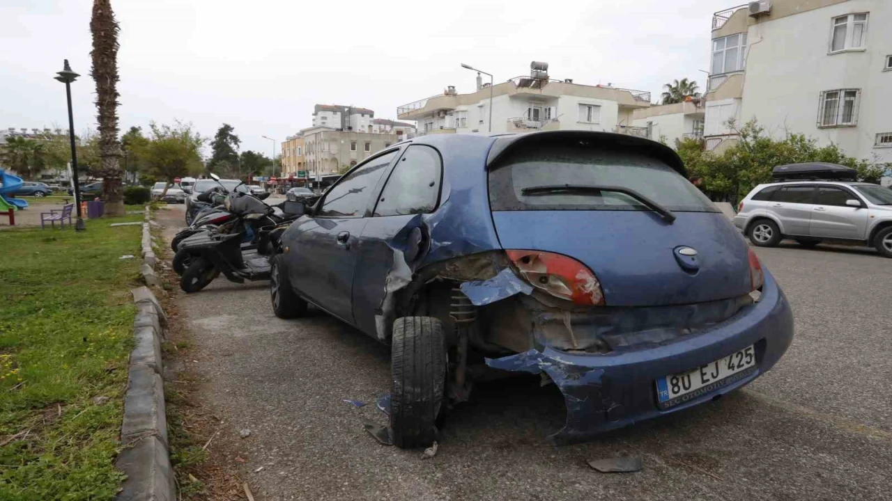 Lüks otomobiliyle 1 araç ve 6 motosikleti hurdaya çevirdi, rahat tavırları ile dikkat çekti