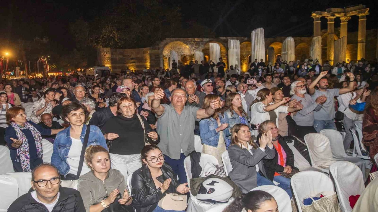 Manavgat, Akdenizin iki yakasından yükselen şarkılarla şenlendi