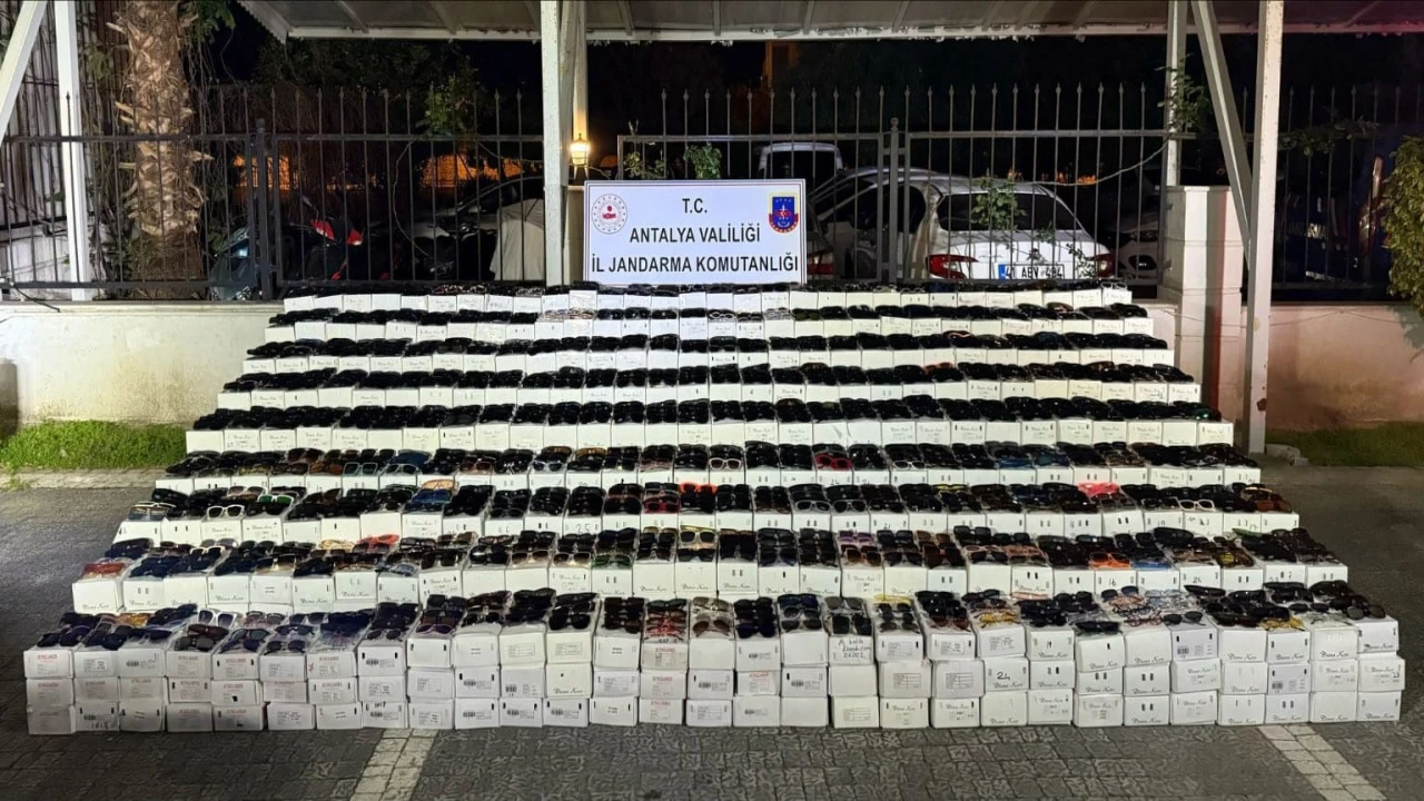Manavgatta 58 bin adet kaçak güneş gözlüğü ele geçirildi