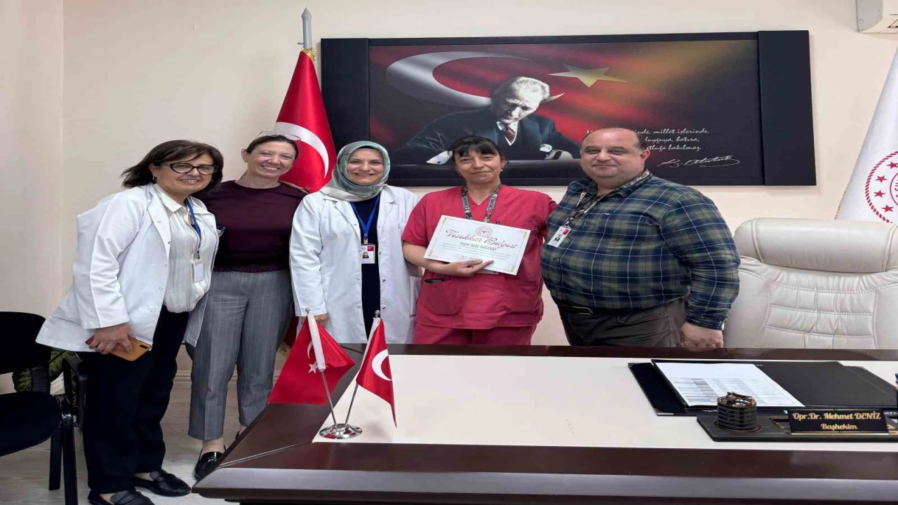 Manavgatta en fazla normal doğum yaptıran ebe ödüllendirildi