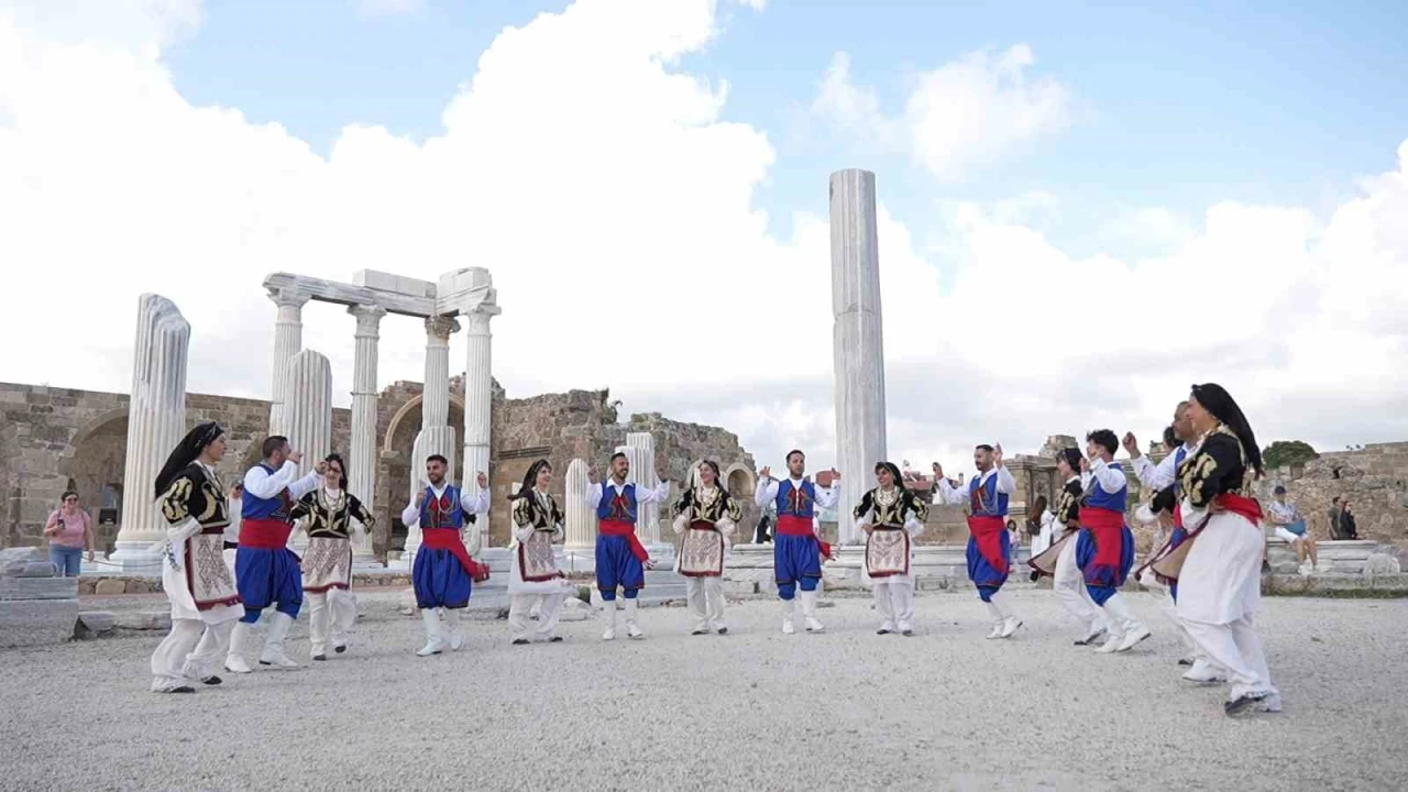 Mersin ekibi Manavgatta festivale katıldı