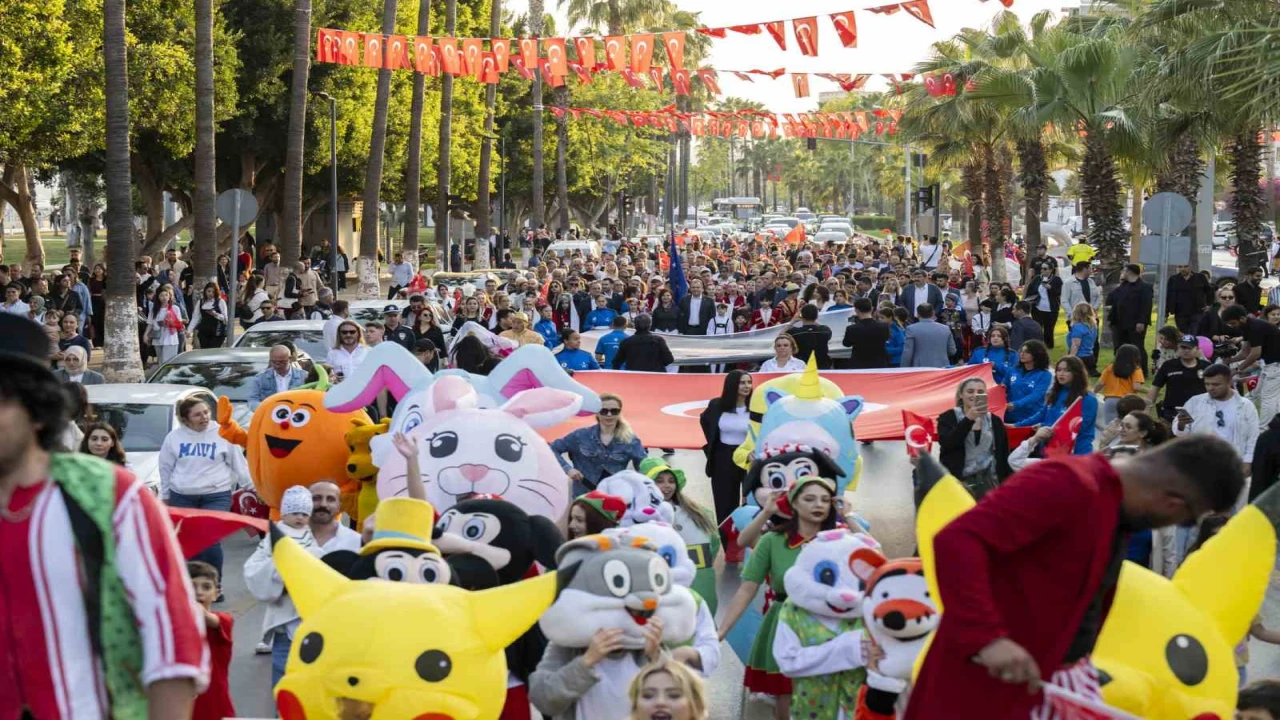 Mersinde 23 Nisan kortej yürüyüşü düzenlendi