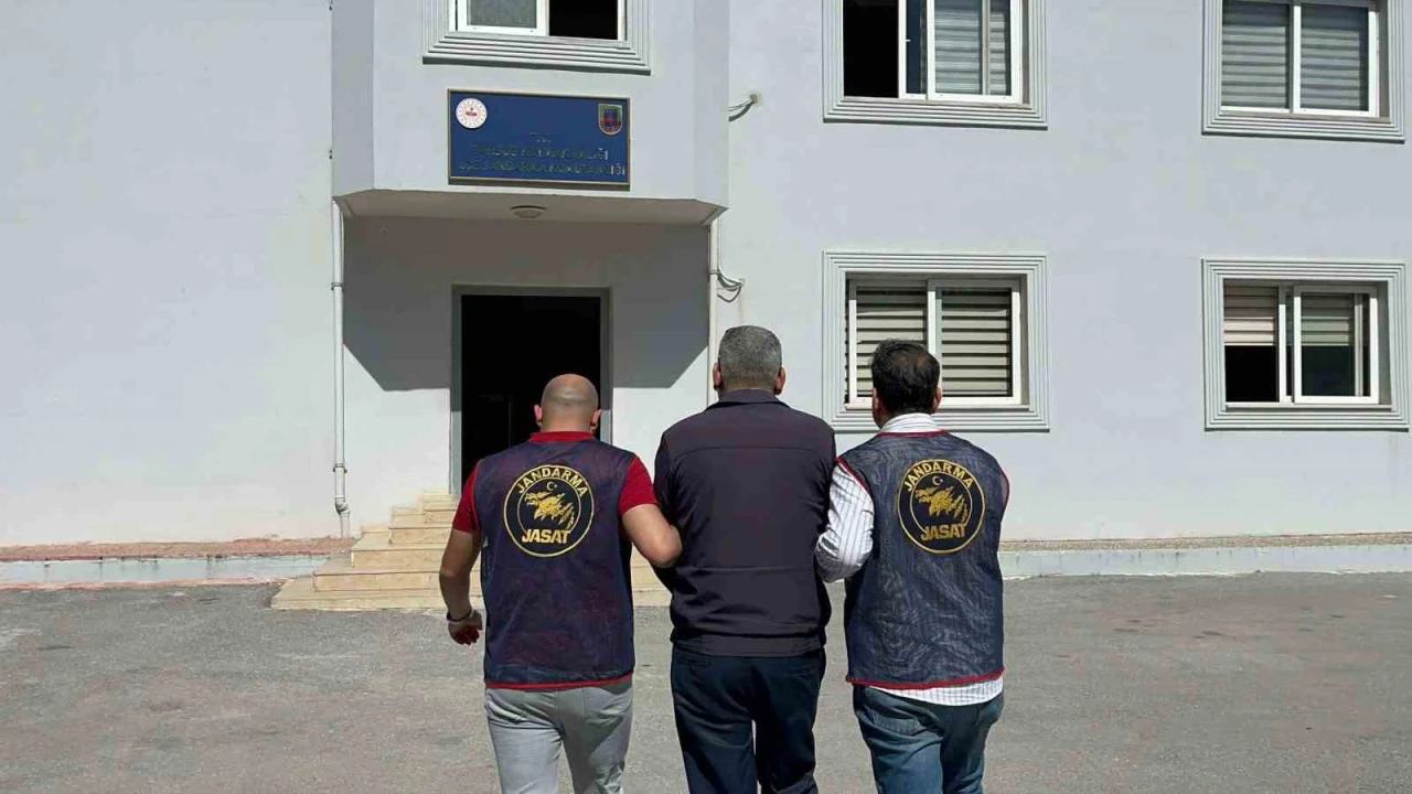 Mersinde 28 yıl 9 ay ceza alan sahte kamu görevlisi yakalandı