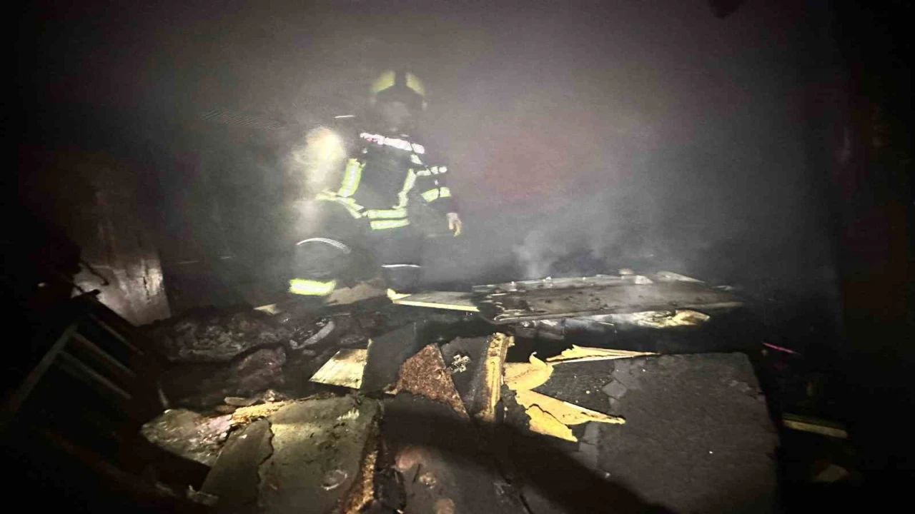 Mersinde ev yangını