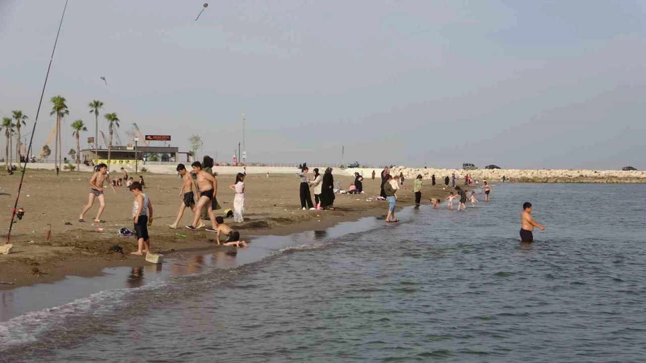 Mersinde havalar ısınınca sahiller hareketlendi