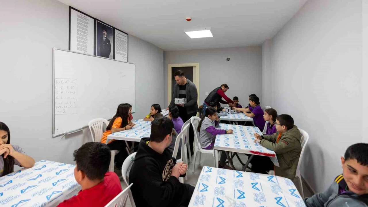 Mersinde Kurs Merkezi öğrencilerinin yemekleri belediyeden