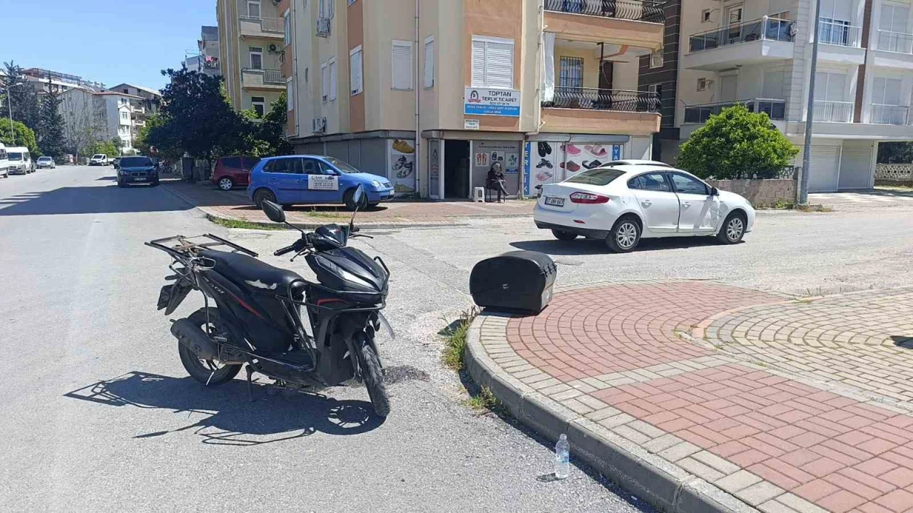 Motosiklet ile otomobil çarpıştı: 1 yaralı
