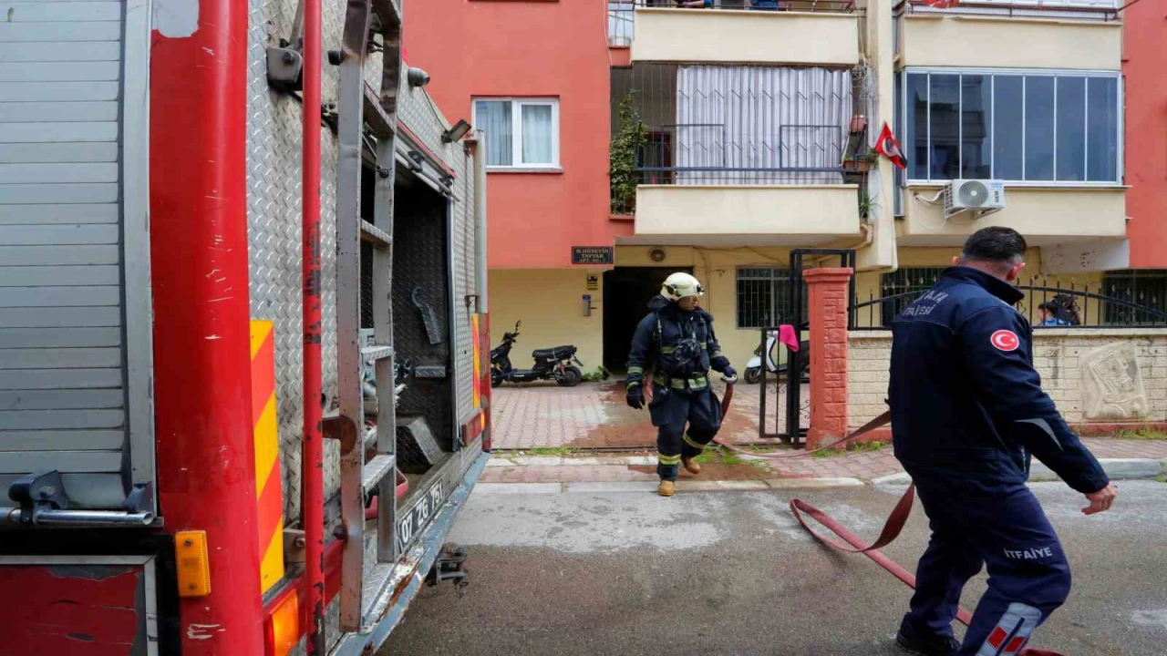 Muratpaşada dairede çıkan yangın büyümeden söndürüldü