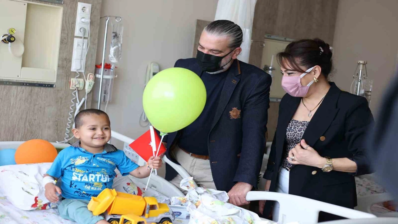 MÜSİAD Antalyadan kanserle mücadele eden çocuklara bayram hediyesi