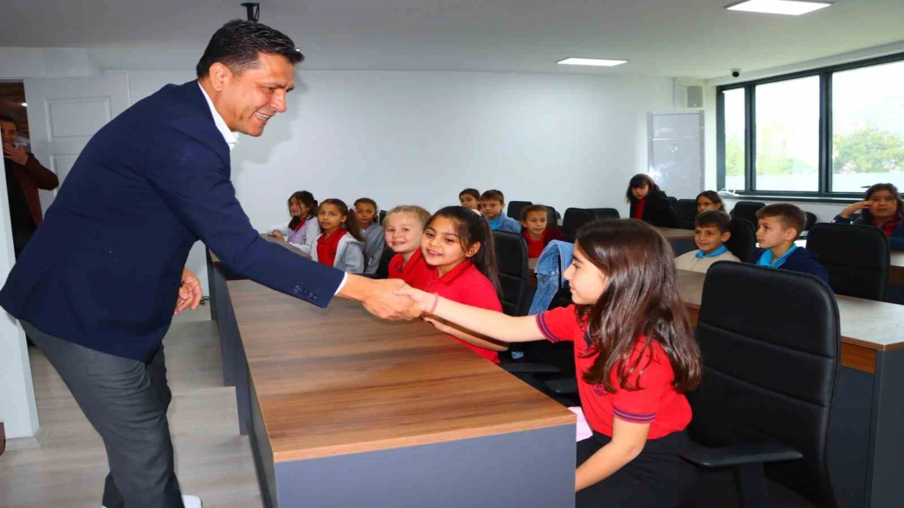 Öğrenciler meclis üyesi oldu, yüzme kursu ücretsiz oldu