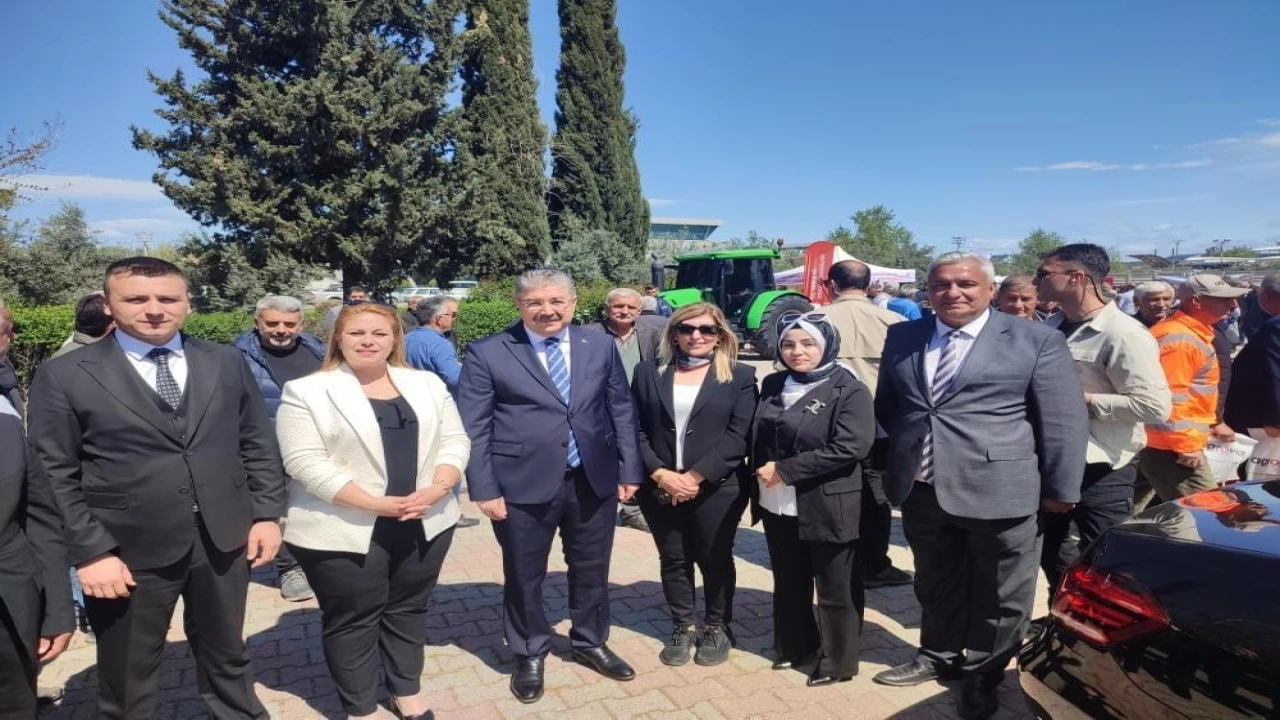 Osmaniyede çiftçilere zeytin fidanı ve soya tohumu dağıtımı yapıldı