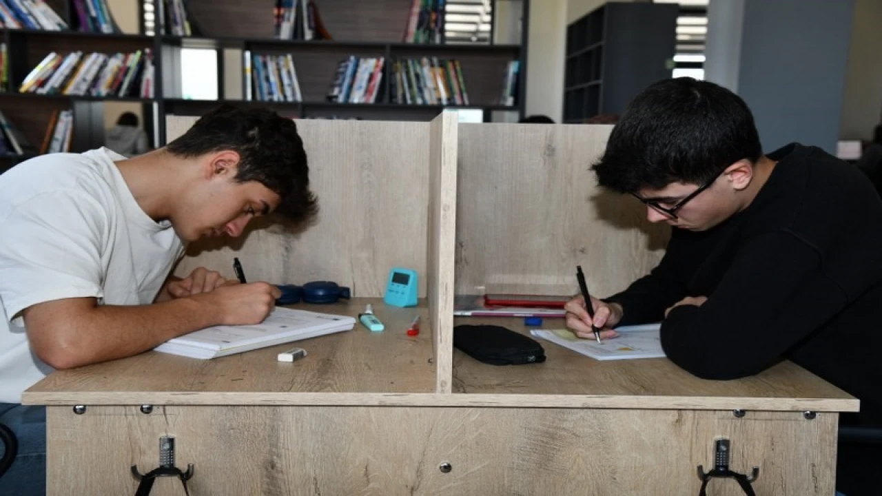 Osmaniyede öğrencilerin gözde mekanı Genç Kitap Kafe oldu