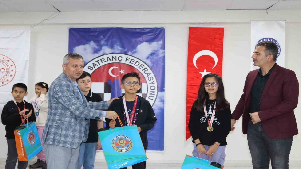 Osmaniyede Polis Haftası Satranç Turnuvası düzenlendi