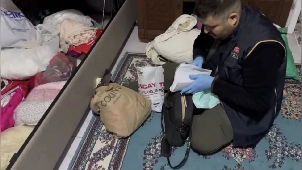 Osmaniyede sahte çekle dolandırıcılık yapan 5 kişi tutuklandı