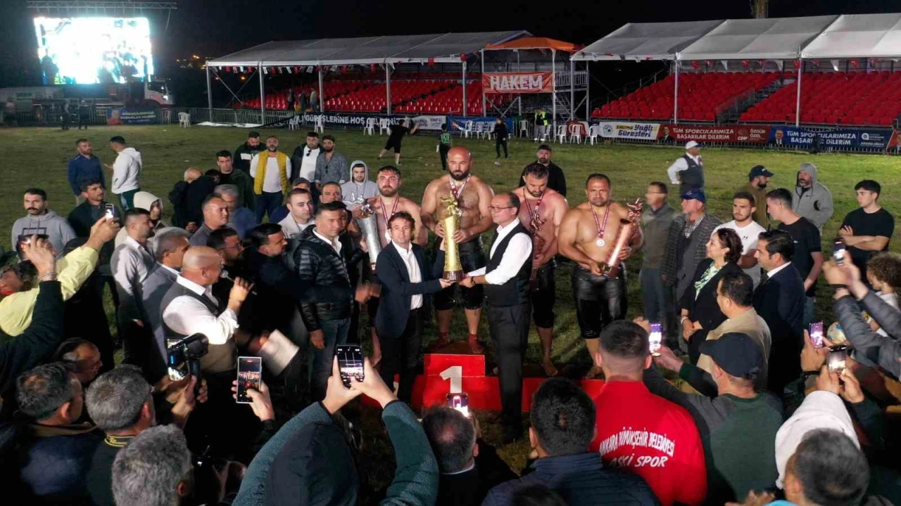 Paşanın Aslanı, sezona altın kemerle başladı