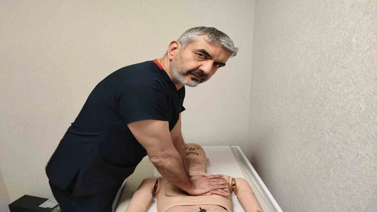 Prof. Dr. Akpınar: Kalp krizinde kalp masajı çok önemli