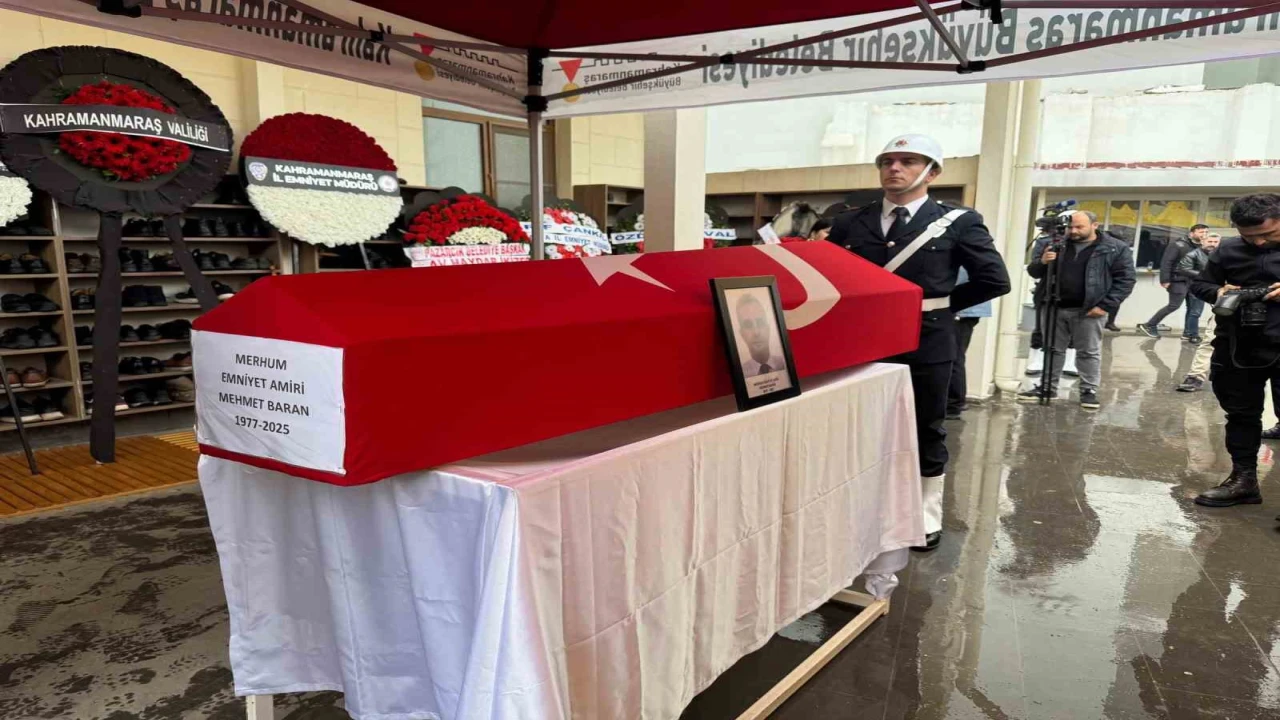 Rahatsızlanarak vefat eden emniyet amiri, son yolculuğuna uğurlandı