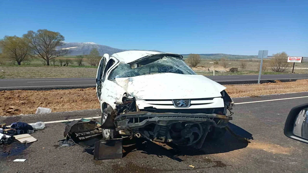 Şarkikaraağaçta takla atan otomobilin sürücüsü yaralandı