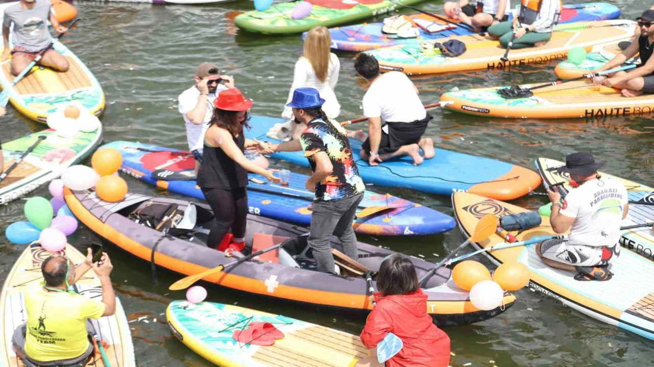 Seyhan Nehrindeki Su Kortejinde evlilik teklifi