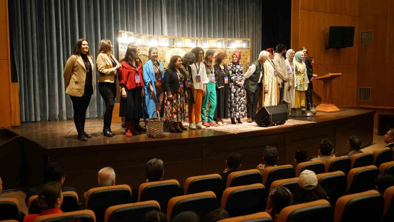 Şiir ve edebiyatın kentinde Uluslararası Dünya Anlatıcılar Şöleni