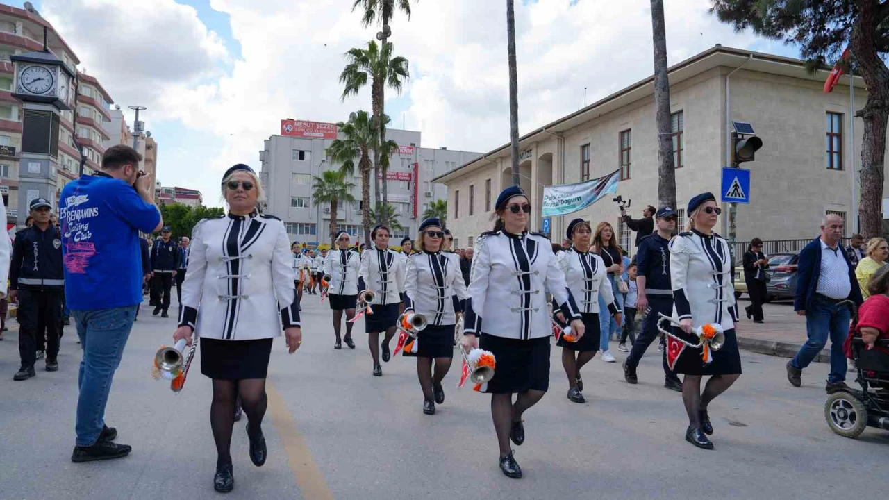 Tarsus sokakları bando takımı ile renklendi