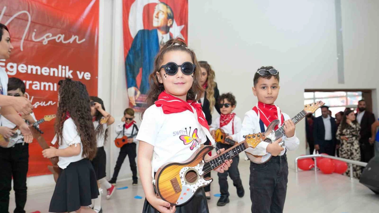 Tarsusta çocuklar 23 Nisanı kutladı