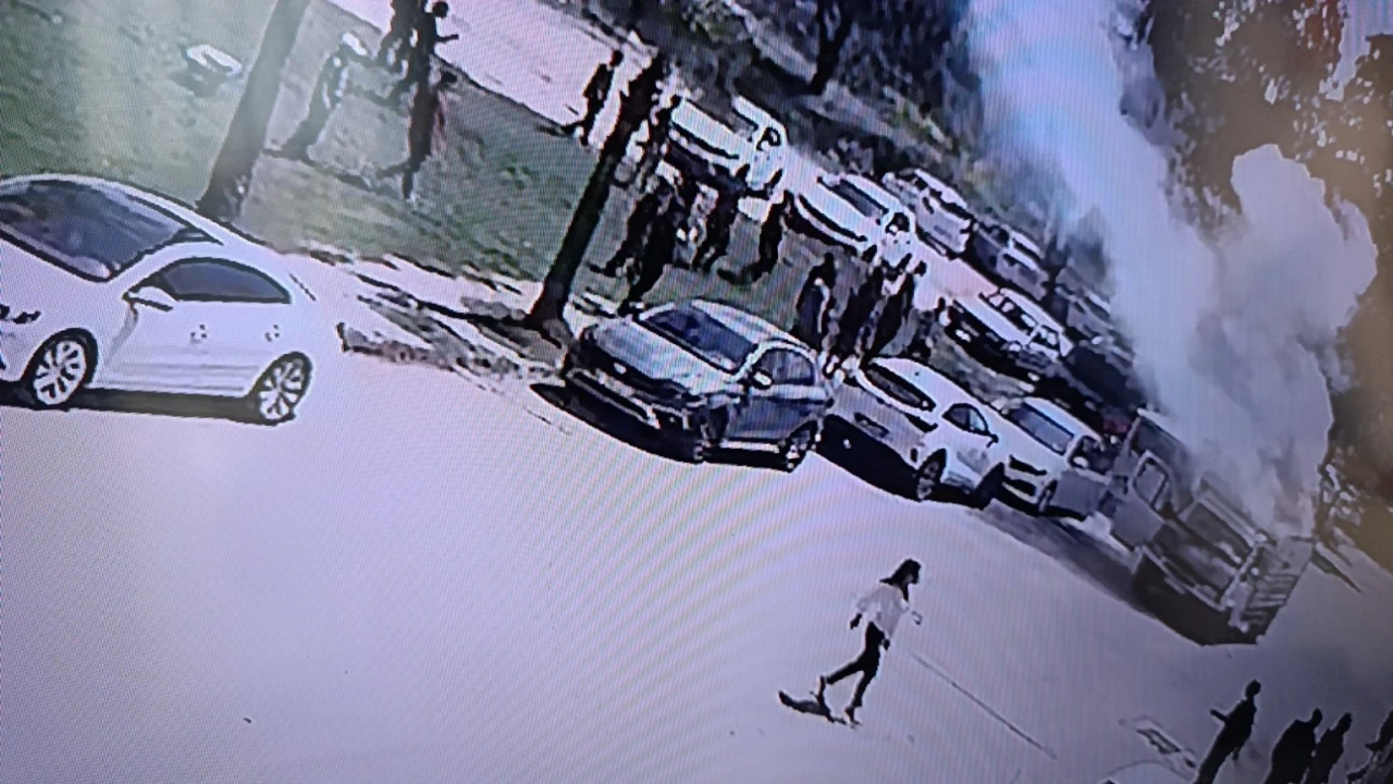 Tatbikat gerçek oldu, yanan kamyoneti eğitim alan personel söndürdü