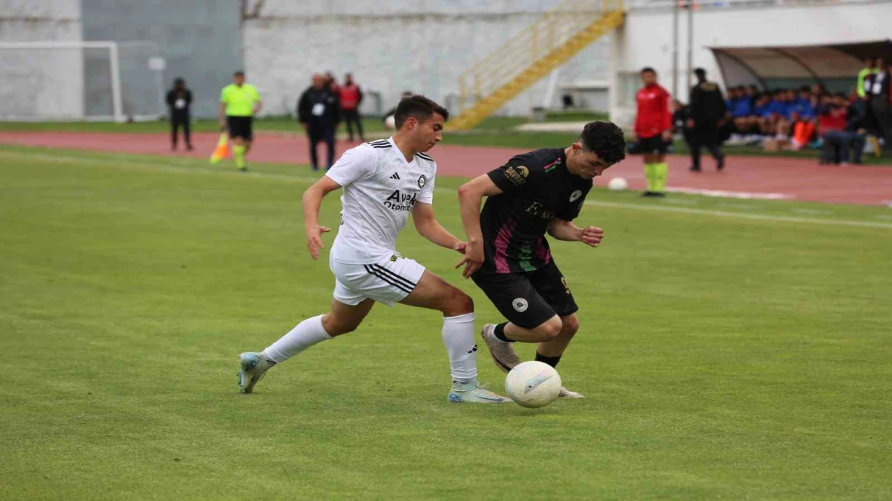 TFF 2. Lig: Isparta 32 Spor: 1 - Altay: 2