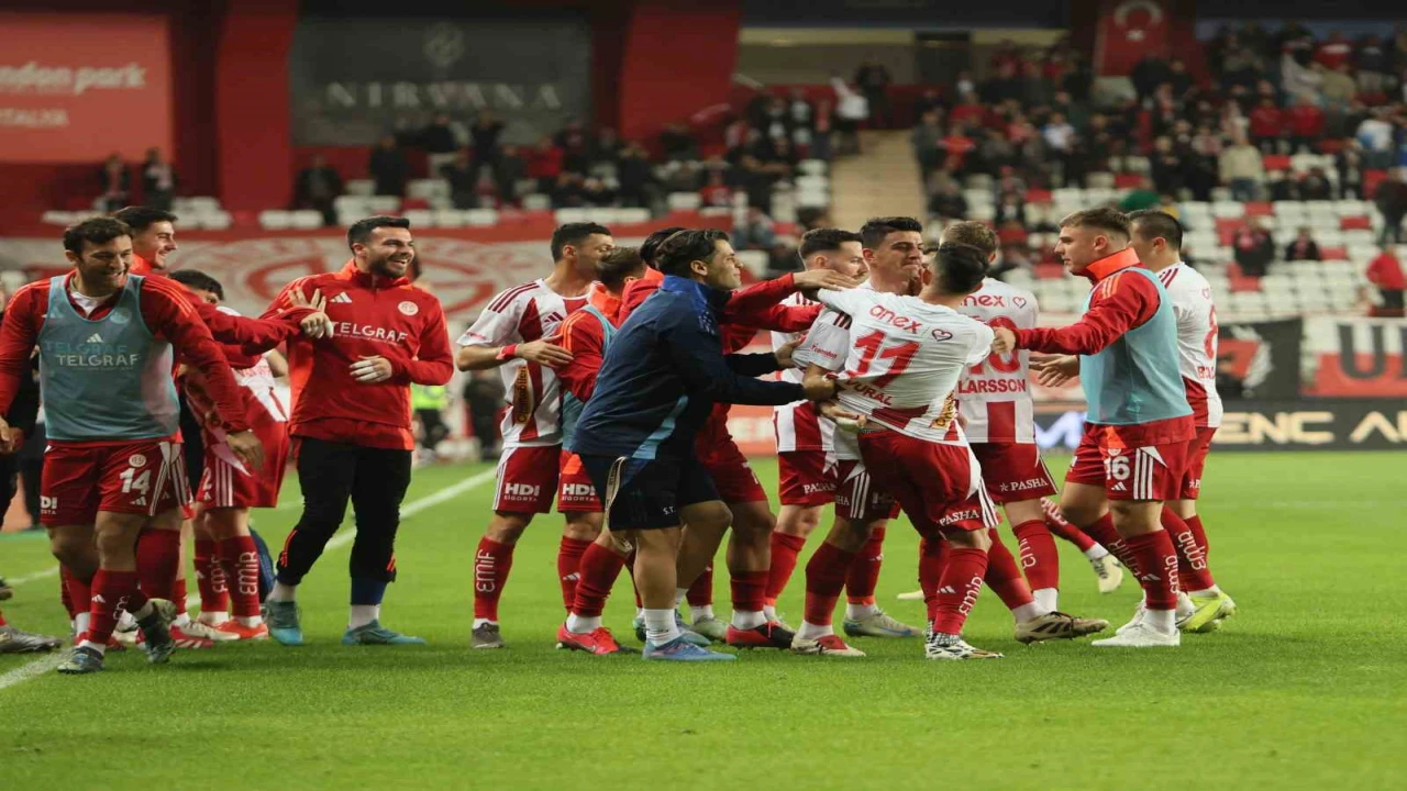 Trendyol Süper Lig: Antalyaspor: 1 - Samsunspor: 0 (İlk yarı)