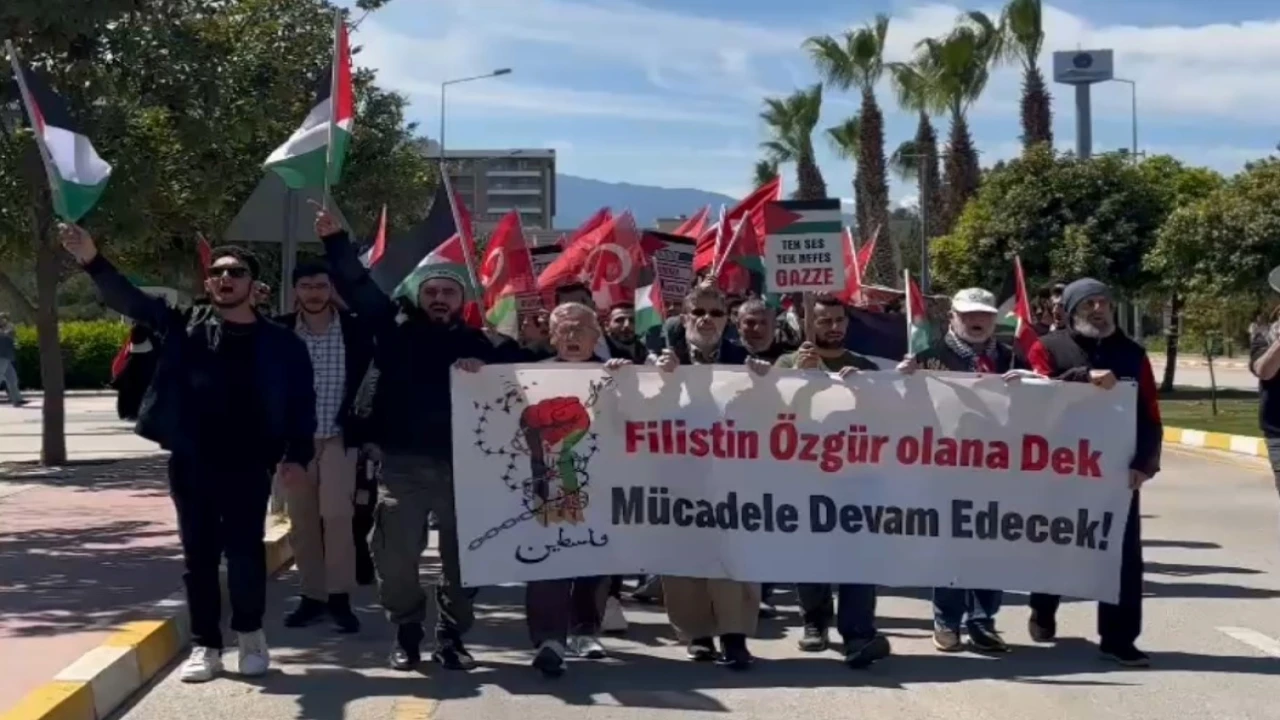 Üniversite öğrencilerinden Gazzeye destek yürüyüşü