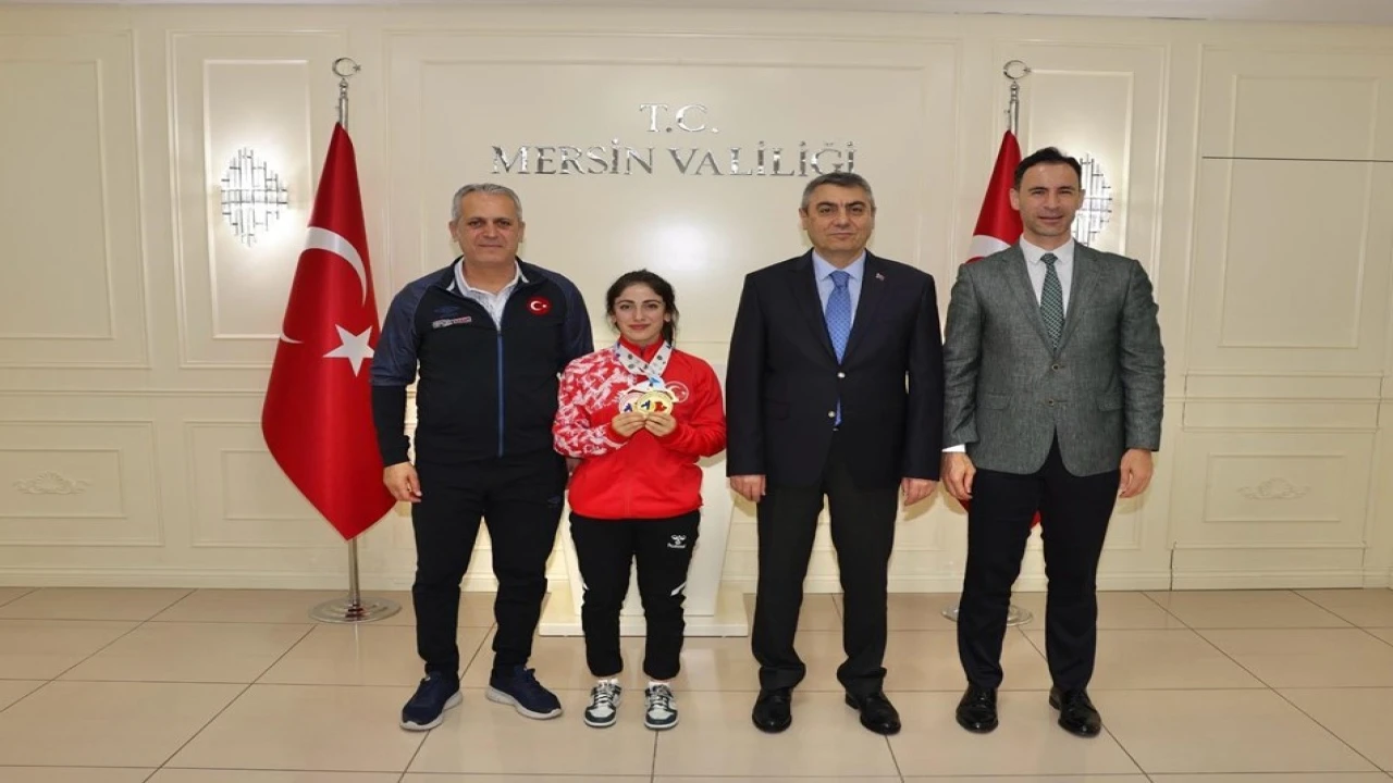 Vali Toros, Avrupa şampiyonu halterci Gamze Altunu ağırladı