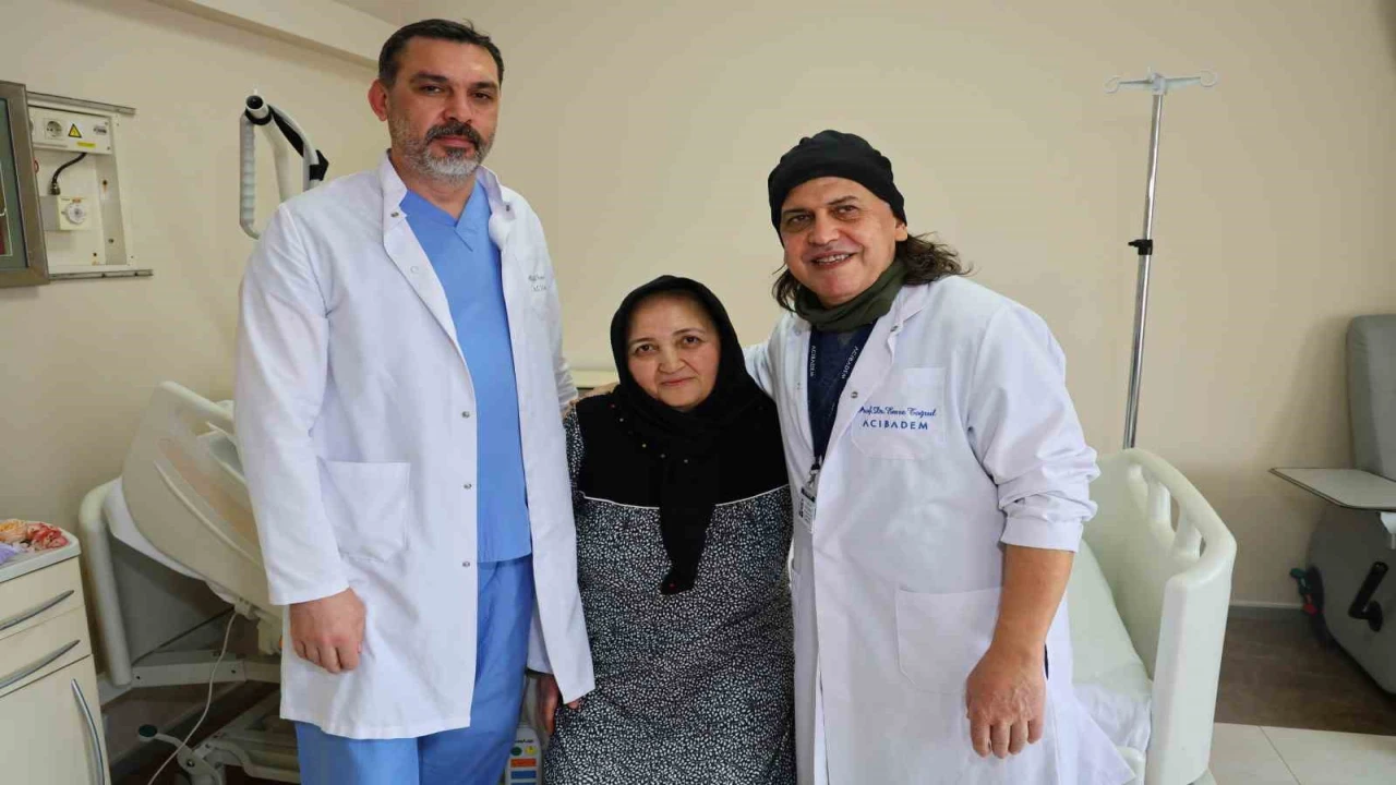 Yapay zeka ameliyata girdi: Kalça protezi operasyonunda ilk kez kullanıldı