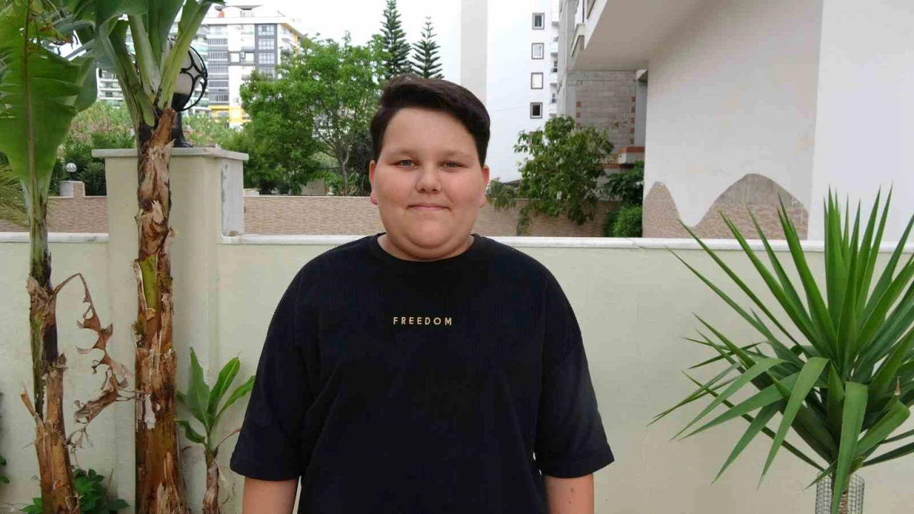 12 yaşındaki öğrenci, sınıf arkadaşını Heimlich manevrasıyla kurtardı