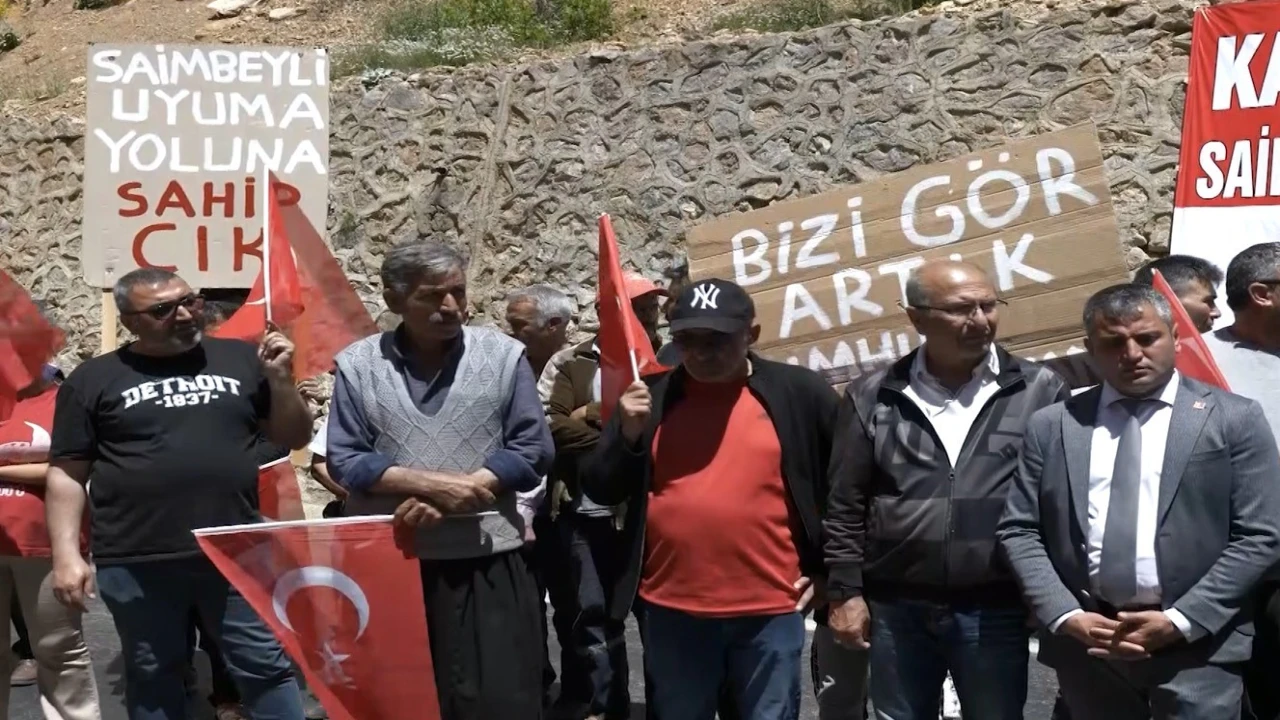 2 yıl önce 4 öğretmen ölmüştü: Adanada kaya düşen yolda eylem