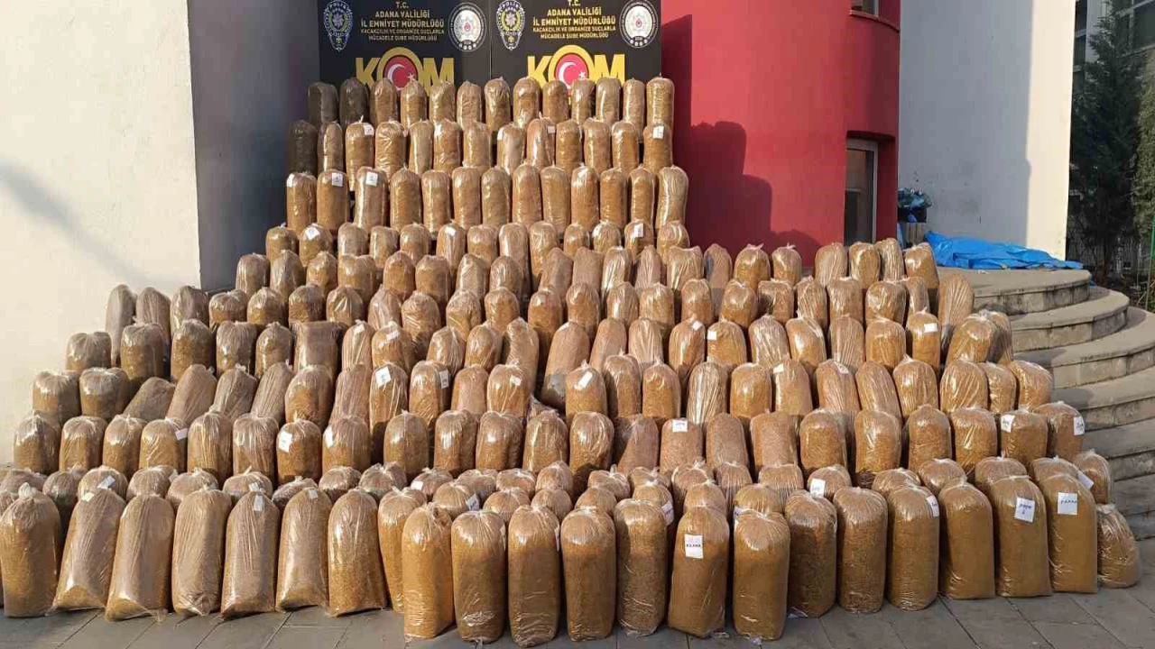 Adanada 4 araçta 2 ton kaçak tütün ele geçirildi: 6 gözaltı