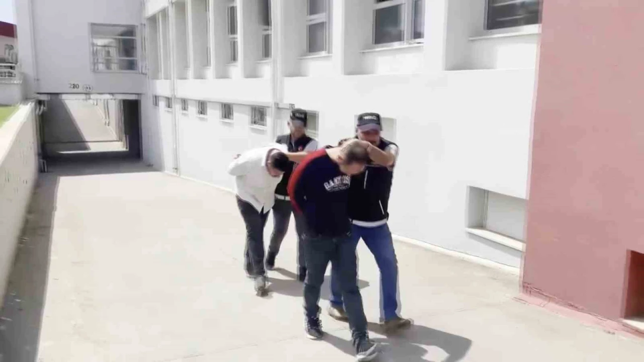 Adanada kilolarca esrar, bonzai ve binlerce hap ele geçirildi: 55 tutuklama