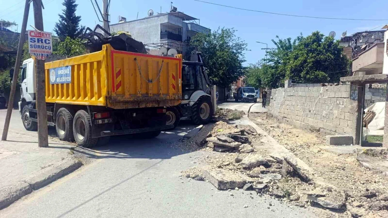 Akdenizde zarar gören sokaklar yenileniyor