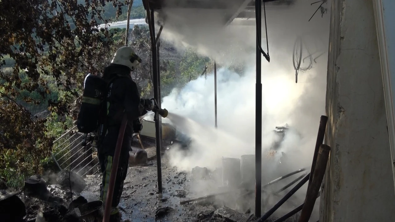 Alanyada anız yangının sıçradığı daire küle döndü